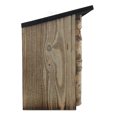 vogelhuisje van gevlamd hout met berkenstrip