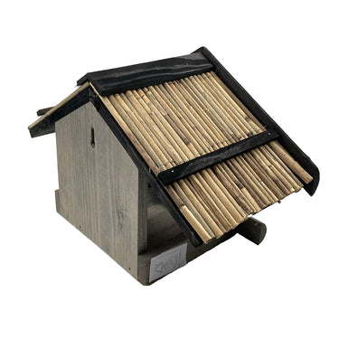 grijs vogelvoederhuis met rieten dak