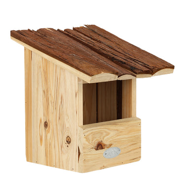 vogelhuisje voor een roodborstje met boomschors dak