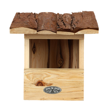 vogelhuisje voor een roodborstje met boomschors dak